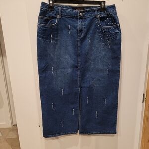 Vintage Vezucci size 16 long denim ladies skirt with embellishments